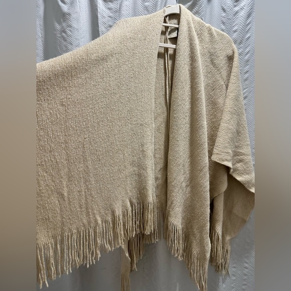 GUESS Elegant Tan Fringe Shawl - Picture 3 of 4